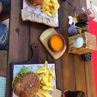 7/18/2021 tarihinde Zeynep A.ziyaretçi tarafından Tipsi Beer &amp;amp; Burger House'de çekilen fotoğraf