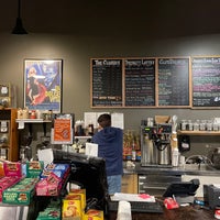Снимок сделан в Professor Java&amp;#39;s Coffee Sanctuary пользователем Chloe X. 12/22/2021