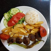 Das Foto wurde bei Soha Cafe &amp;amp; Restaurant von Ayşe D. am 10/29/2017 aufgenommen