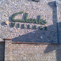 Foto scattata a Clarks Village Outlet Shopping da Fakrul F. il 11/11/2012
