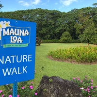 Foto diambil di Mauna Loa Macadamia Nut Visitor Center oleh Michael B. pada 1/3/2018