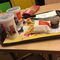 Photo taken at McDonald&amp;#39;s by gybs♡ on 9/1/2016