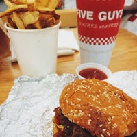 Photo taken at Five Guys by Fede S. on 10/30/2015