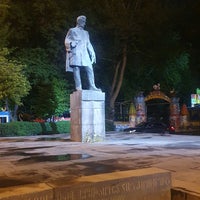 Photo taken at Alexandr Griboyedov statue| Ալեքսանդր Գրիբոյեդովի հուշարձանը by Аня Ж. on 5/3/2022