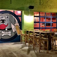 11/6/2017 tarihinde Dog Bar Saint Peteziyaretçi tarafından Dog Bar Saint Pete'de çekilen fotoğraf