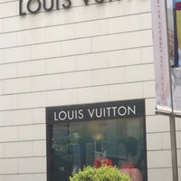 Photo taken at Louis Vuitton by Porapat B. on 5/5/2018