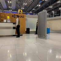 Photo taken at Thai Airways (TG) Check-in (Royal First) by Porapat B. on 9/17/2019