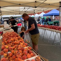 Photo taken at Inner Sunset Farmers Market by Brandi O. on 7/17/2022