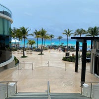 รูปภาพถ่ายที่ Hard Rock Hotel Cancún โดย Nawaf เมื่อ 6/8/2023