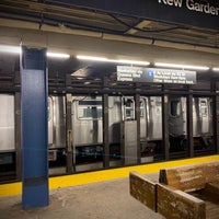 Photo taken at MTA Subway - Union Tpke/Kew Gardens (E/F) by Bhin 😎 on 1/23/2022
