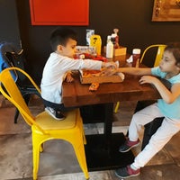 Foto diambil di Burger State oleh Hatice Ç. pada 5/15/2018
