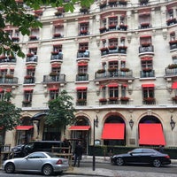 Photo taken at Hôtel Plaza Athénée by Halit firat E. on 6/12/2016