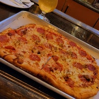 Foto tomada en Need Pizza  por Andrea el 5/19/2023