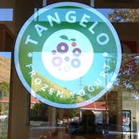 รูปภาพถ่ายที่ Tangelo Frozen Yogurt โดย Amy M. เมื่อ 9/15/2013