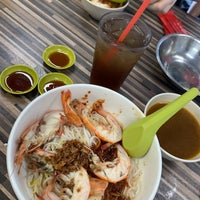 Photo taken at Beach Road Prawn Mee Eating House by Wallace P on 9/20/2023