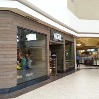 vans gateway mall