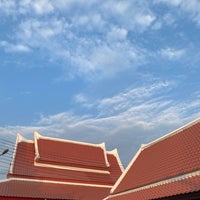 Photo taken at Wat Khrueawan Worawihan by Jay P. on 3/1/2021