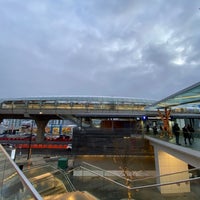 Photo taken at Brentwood Town Centre SkyTrain Station by Menno J. on 12/6/2022