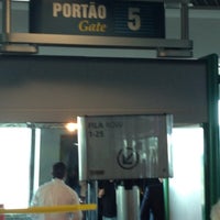 Photo taken at Portão / Gate 5 by Antonio F. on 7/25/2014