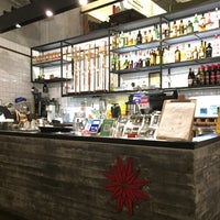 Foto tirada no(a) Jewel Cafe + Bar por Aki M. em 10/28/2018