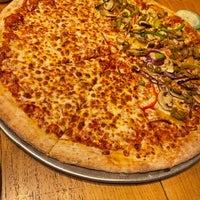 5/17/2022 tarihinde Sarah A.ziyaretçi tarafından New York Pizza'de çekilen fotoğraf