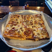 รูปภาพถ่ายที่ Northside Nathan&amp;#39;s Pizza โดย Greg เมื่อ 3/26/2023