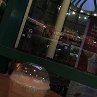 Foto diambil di Starbucks oleh ꪀoura pada 12/27/2018