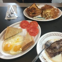 Photo taken at Waffle House by Yi L. on 5/3/2016