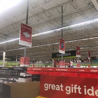 Photo taken at Staples by Aristotle M. on 12/28/2018