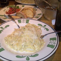 Photo taken at Olive Garden by Norah B. on 4/5/2013