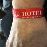 รูปภาพถ่ายที่ Rubi Hotel โดย Nermin Ü. เมื่อ 6/29/2019