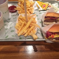 Photo taken at Shake Shack by Fatih A. on 2/10/2017