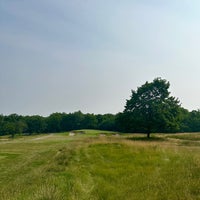 Foto diambil di Cog Hill Golf And Country Club oleh Courtney T. pada 6/18/2023