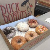 รูปภาพถ่ายที่ Duck Donuts โดย Mary Catherine J. เมื่อ 9/5/2018