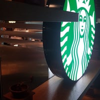 Photo taken at Starbucks by Alejandro L. on 5/31/2019
