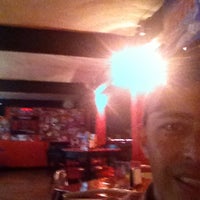 4/6/2013 tarihinde Luigi V.ziyaretçi tarafından Black and Red Bar'de çekilen fotoğraf