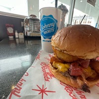 Photo taken at Johnny Rockets by Giuseppe L. on 12/7/2022