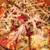 Foto tirada no(a) Borruso&amp;#39;s Pizza &amp;amp; Pasta por Sandra W. em 9/15/2013