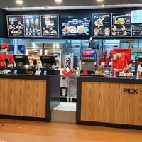 Photo taken at KFC by 杨翼 on 5/10/2020