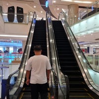 Photo taken at Lotte Shopping Avenue by 杨翼 on 10/7/2023