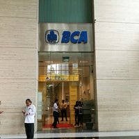 Photo taken at Bank Central Asia (BCA) by 杨翼 on 10/5/2017