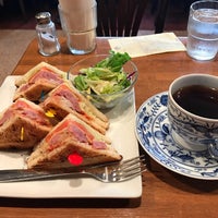 Photo taken at Cafe COLORADO 菊名店 by Takako I. on 2/28/2017