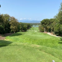 Foto diambil di PGA Golf de Catalunya oleh Burcu💫 pada 5/26/2023
