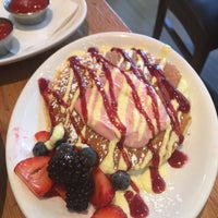 Photo taken at Wildberry Pancakes &amp;amp; Cafe by I Z. on 8/4/2015