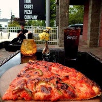 10/16/2017 tarihinde The Original Thin Crust Pizza Companyziyaretçi tarafından The Original Thin Crust Pizza Company'de çekilen fotoğraf