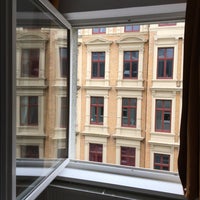 4/24/2017 tarihinde Christopher B.ziyaretçi tarafından Hotel Budapester Hof'de çekilen fotoğraf