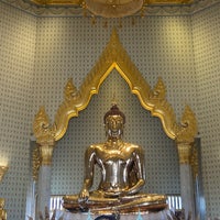 Photo taken at Wat Traimitr Withayaram by Parawee T. on 12/30/2023