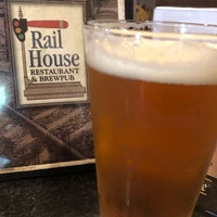 Foto diambil di Rail House Restaurant &amp;amp; Brewpub oleh Rich B. pada 7/23/2019