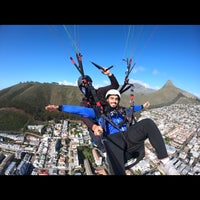 Foto tirada no(a) Cape Town Tandem Paragliding por A.11 em 7/14/2022