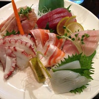 1/9/2013 tarihinde Zoltan K.ziyaretçi tarafından Okura Robata Sushi Bar and Grill'de çekilen fotoğraf